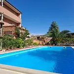 Family Oros Medulin, With A Pool, Ggd Apartamento *