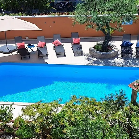아파트 Family Friendly Oros Medulin, With Pool