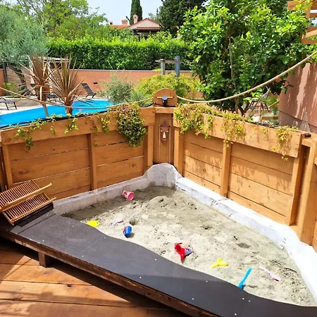 Family Oros Medulin, With A Pool, Ggd Apartment