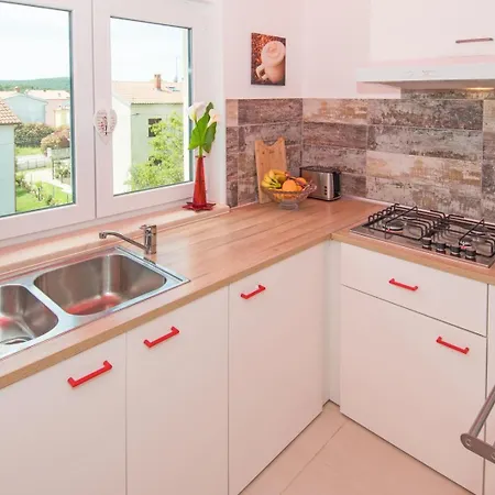 Family Oros Medulin, With A Pool, Ggd Apartment
