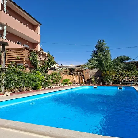 Family Oros Medulin, With A Pool, Ggd Apartment *