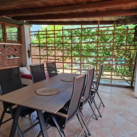Family Oros Medulin, With A Pool, Ggd * ميدولين