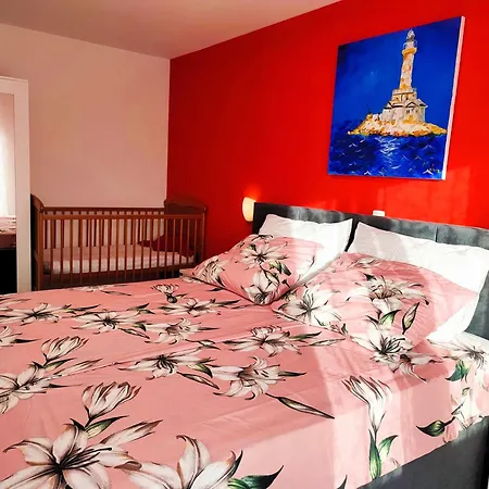 Family Friendly Oros Medulin, With Pool, Ggd Apartman