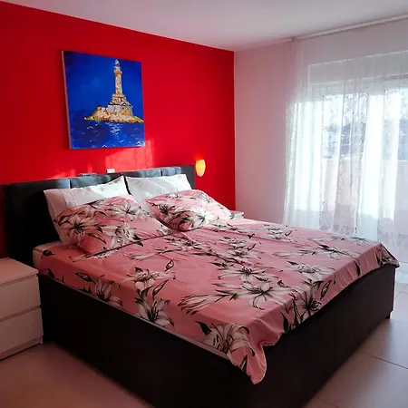 Family Friendly Oros Medulin, With Pool, Ggd Apartman