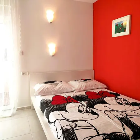 Family Oros Medulin, With A Pool, Ggd Apartment