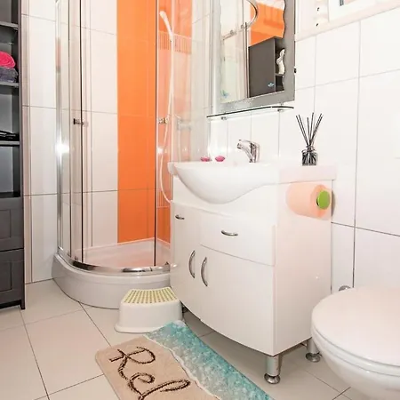 Family Oros Medulin, With A Pool, Ggd Apartment