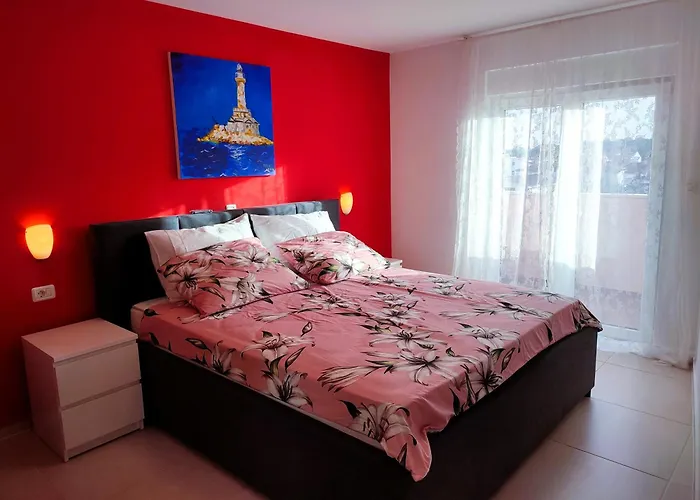 Family Friendly Oros Medulin, With Pool, Ggd Apartman
